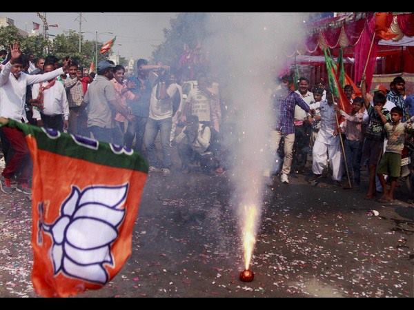 ಸಂಭ್ರಮಾಚರಣೆ ವ್ಯಾಪಕವಾಗಿ ಹಬ್ಬಿತು