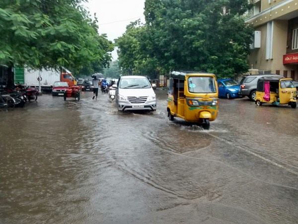 ಪರದಾಡಿದ ನೌಕರರು