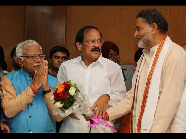 ಅಧಿಕಾರ ಮಂಡನೆ ಅನುಮತಿ ಸಿಕ್ಕ ಕ್ಷಣ ಅಧಿಕಾರ ಮಂಡನೆ ಅನುಮತಿ ಸಿಕ್ಕ ಕ್ಷಣ