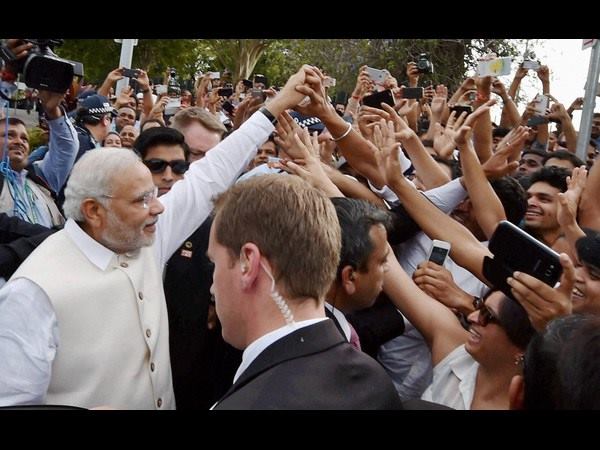 ಗಾಂಧಿ ಪ್ರತಿಮೆ ಅನಾವರಣಕ್ಕೆ ಬಂದ ಮೋದಿ