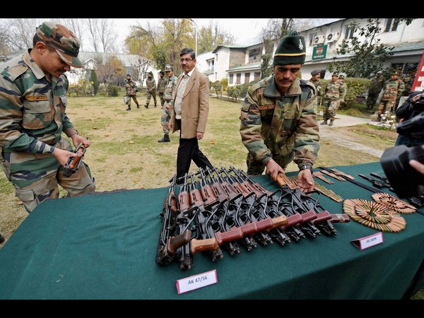 ಆಯುಧಗಳ ಪ್ರದರ್ಶನ