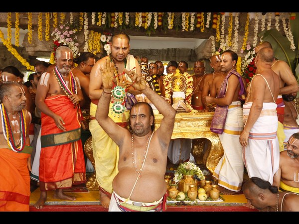 ಅಲಮೇಲು ಮಂಗಮ್ಮ ದೇವರಿಗೆ ಚಕ್ರಸ್ನಾನ