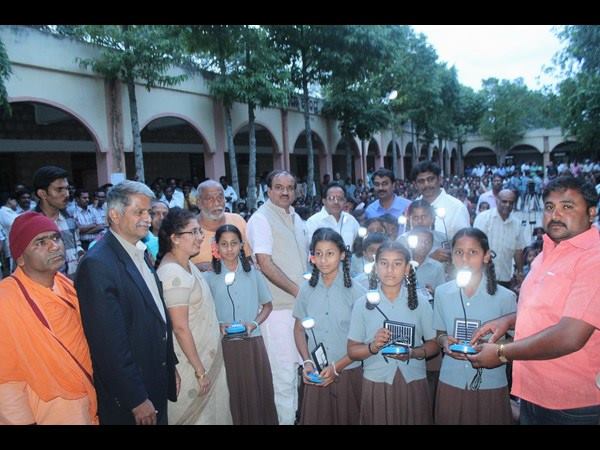 ಗಣ್ಯರ ಉಪಸ್ಥಿತಿ