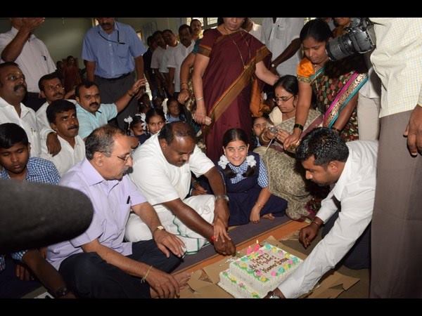 ಕಾರ್ಯಕರ್ತರಿಂದ 2 ಲಕ್ಷ ದೇಣಿಗೆ