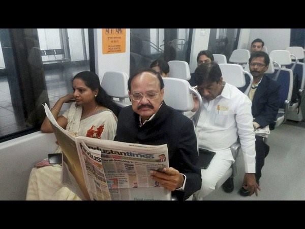 ಮೆಟ್ರೋದಲ್ಲಿ ಕೇಂದ್ರ ಸಚಿವ ನಾಯ್ಡು