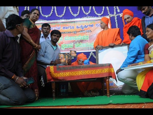 ಪರಿಣಾಮಕಾರಿ ಮೂಡಿದ ಬಂದಿದೆ ಸಾಕ್ಷ್ಯಚಿತ್ರ ಪರಿಣಾಮಕಾರಿ ಮೂಡಿದ ಬಂದಿದೆ ಸಾಕ್ಷ್ಯಚಿತ್ರ