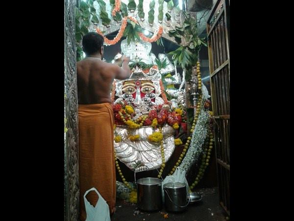 ಬಳ್ಳಾರಿಯ ಕನಕ ದುರ್ಗಮ್ಮ ದೇಗುಲ