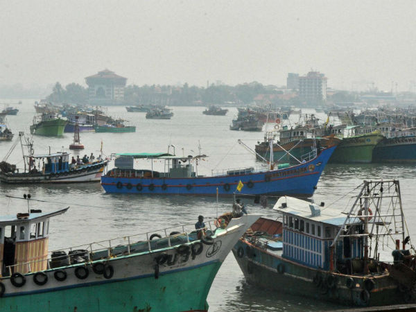 ಮೀನುಗಾರರ ಪ್ರತಿಭಟನೆ ಮೀನುಗಾರರ ಪ್ರತಿಭಟನೆ