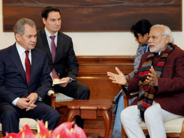 ರಷ್ಯಾ ರಕ್ಷಣಾ ಸಚಿವರೊಂದಿಗೆ ಚರ್ಚೆ ರಷ್ಯಾ ರಕ್ಷಣಾ ಸಚಿವರೊಂದಿಗೆ ಚರ್ಚೆ