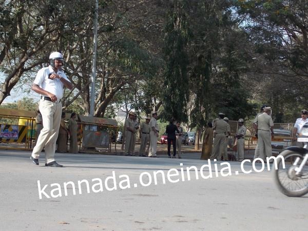 ಬಿಕೋ ಎನ್ನುತ್ತಿದ್ದ ರಸ್ತೆಗಳು