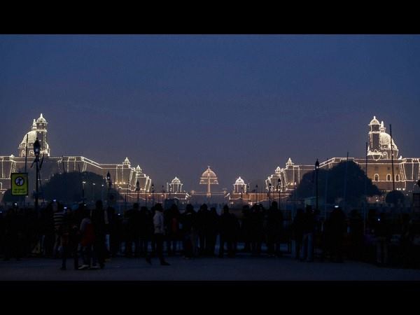 ವಿದ್ಯುತ್ ದೀಪಗಳಿಂದ ಅಲಂಕೃತಗೊಂಡ ರಾಷ್ಟ್ರಪತಿ ಭವನ