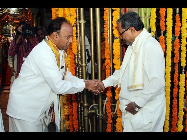 ಕನ್ನಡಿಗ ಪ್ರವಾಸಿಗರ ಬಗ್ಗೆ ಸಿಎಂ ಸಿದ್ದು ಕನ್ನಡಿಗ ಪ್ರವಾಸಿಗರ ಬಗ್ಗೆ ಸಿಎಂ ಸಿದ್ದು