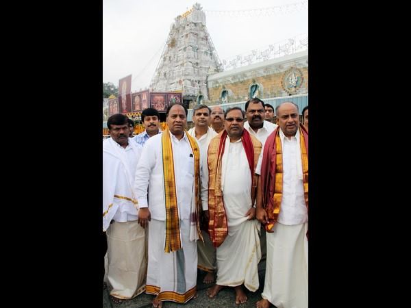 ತಿಮ್ಮಪ್ಪನ ದರ್ಶನದ ನಂತರ ಗ್ರೂಪ್ ಫೋಟೋ ತಿಮ್ಮಪ್ಪನ ದರ್ಶನದ ನಂತರ ಗ್ರೂಪ್ ಫೋಟೋ