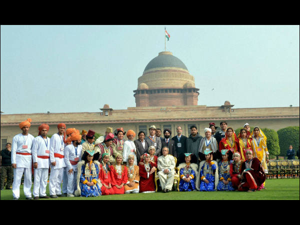 ರಾಷ್ಟ್ರಪತಿಯೊಂದಿಗೆ ಕಲಾವಿದರು