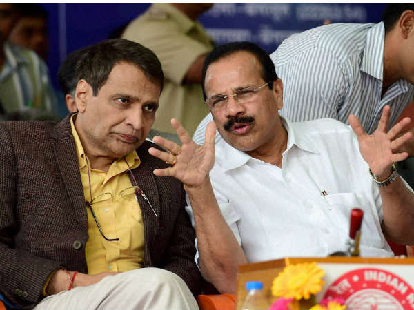 ಹಾಲಿ, ಮಾಜಿ ಚರ್ಚೆ