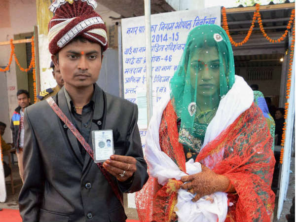 ನವಜೋಡಿಗಳ ಮತದಾನ