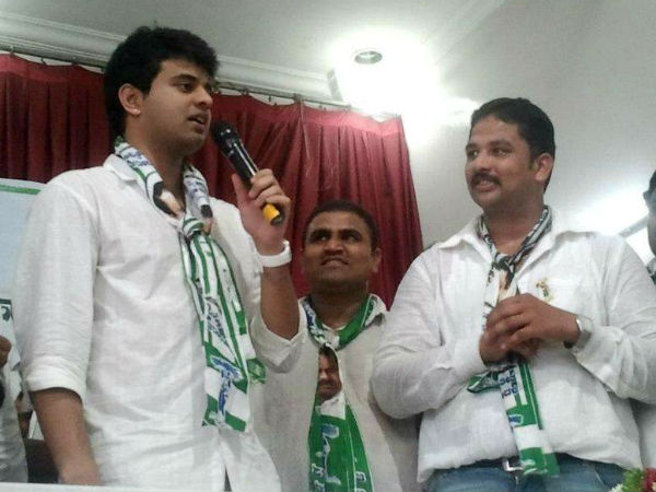 ಸಕ್ರಿಯ ರಾಜಕೀಯ ಸೇರುವ ಸುಳಿವು ಸಿಕ್ಕಿತ್ತು