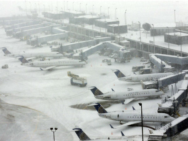 ವಿಮಾನಕ್ಕೆ ಹಿಮದ ಹೊದಿಕೆ