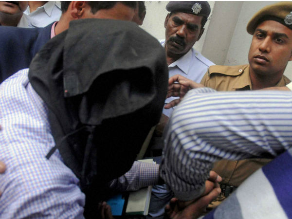 ನ್ಯಾಯಾಲಯಕ್ಕೆ ಹಾಜರು