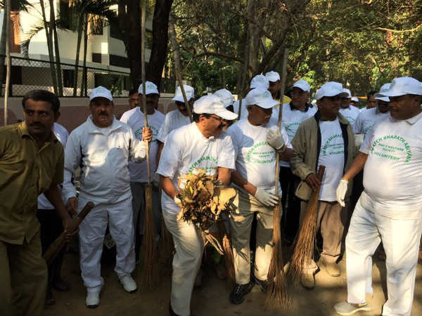 ಕಸ ಎತ್ತಿದ ಕೇಂದ್ರ ಸಚಿವ