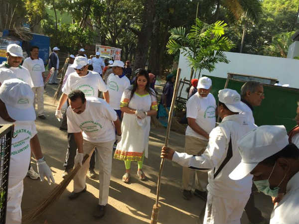ಪೊರಕೆ ಹಿಡಿದ ಗೌಡರು