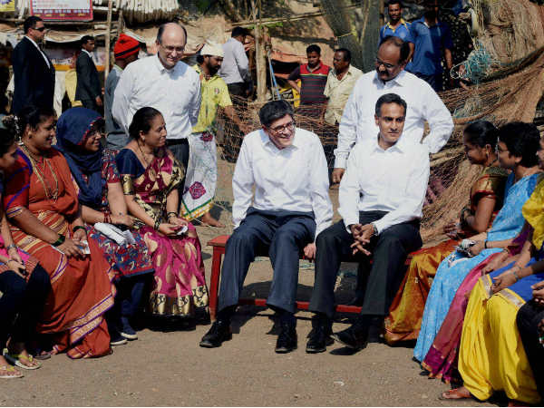 ಆಧಾರ್ ನೋಂದಣಿ ಕೇಂದ್ರಕ್ಕೆ ಅಮೆರಿಕ ಸಚಿವ