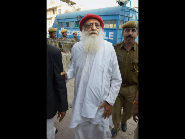 ನ್ಯಾಯಾಲಯಕ್ಕೆ ದೇವಮಾನವ