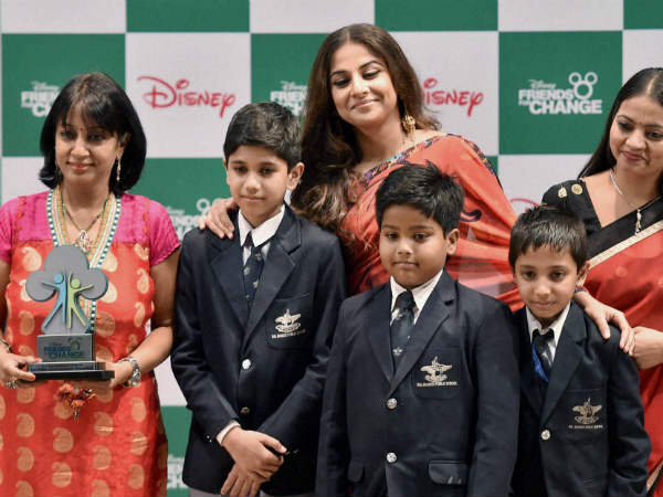 ವಿದ್ಯಾರ್ಥಿಗಳಿಗೆ ಪುರಸ್ಕಾರ ವಿದ್ಯಾರ್ಥಿಗಳಿಗೆ ಪುರಸ್ಕಾರ