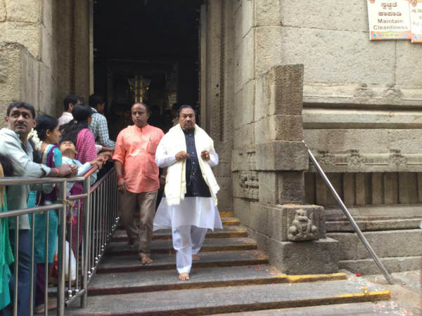 ಚಾಮುಂಡಿ ಬೆಟ್ಟದಲ್ಲಿ ಈಶ್ವರಪ್ಪ ವಿಶೇಷ ಪೂಜೆ ಚಾಮುಂಡಿ ಬೆಟ್ಟದಲ್ಲಿ ಈಶ್ವರಪ್ಪ ವಿಶೇಷ ಪೂಜೆ