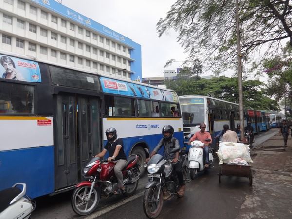 ಎಲ್ಲೆಡೆ ಸಂಚಾರ ಅಸ್ತವ್ಯಸ್ತ