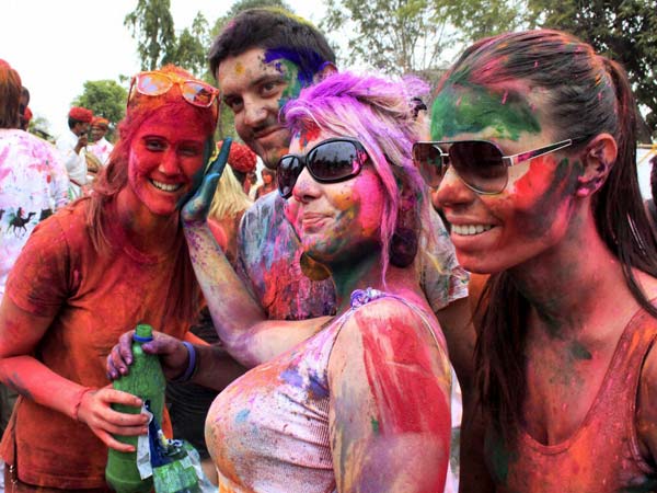 ವಿದೇಶಿ ಪ್ರವಾಸಿಗರ ಸಂಭ್ರಮ