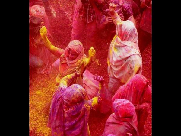 ಬೃಂದಾವನದ ವಿಧವೆಯರಿಗೆ ಸಹಾಯ ಹಸ್ತ 