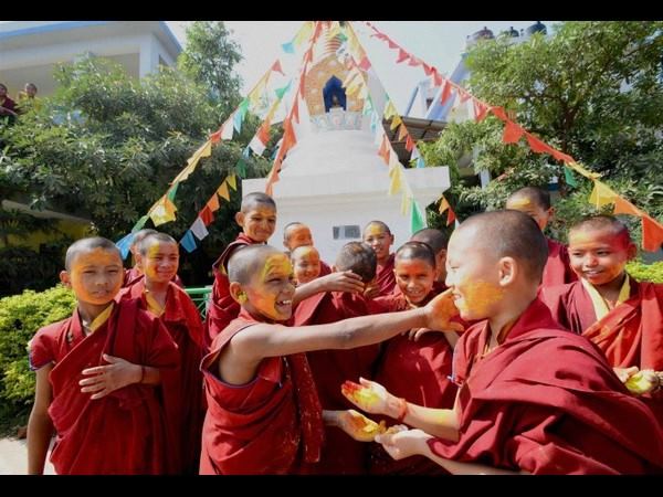 ಬೋಧ ಗಯಾದಲ್ಲಿ ಬಾಲ ಭಿಕ್ಷುಗಳು