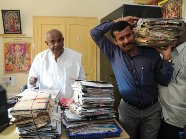 ಕಚೇರಿಯಲ್ಲಿ ಹೋಮ ಮಾಡಿಸುವ ಸಲಹೆ ಬಂದಿದೆ