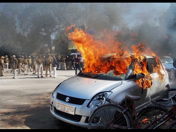 ಕಾರಿಗೆ ಬೆಂಕಿ