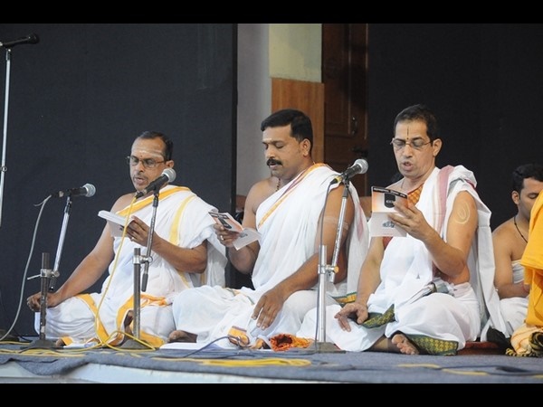 ಧಾರ್ಮಿಕ ಕಾರ್ಯಕ್ರಮದಲ್ಲಿ ಗಣ್ಯರ ಉಪಸ್ಥಿತಿ