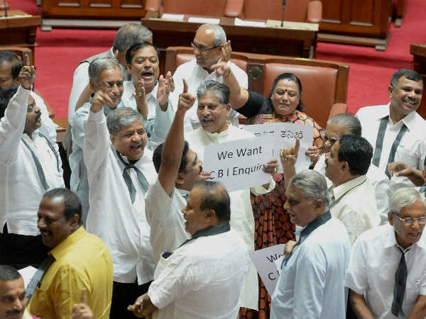 ವಿಪಕ್ಷಗಳ ಮುಂದುವರಿದ ಧರಣಿ