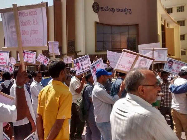 dk ravi protest