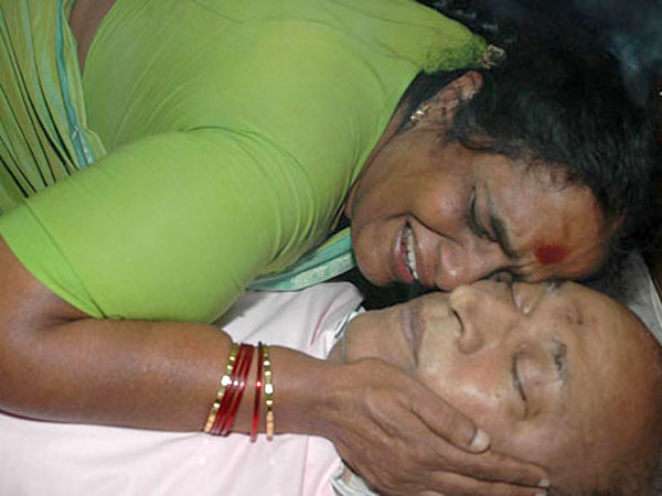 ರಾಜ್ ಅಂತ್ಯಸಂಸ್ಕಾರದ ವೇಳೆ ರಕ್ತದೋಕುಳಿ