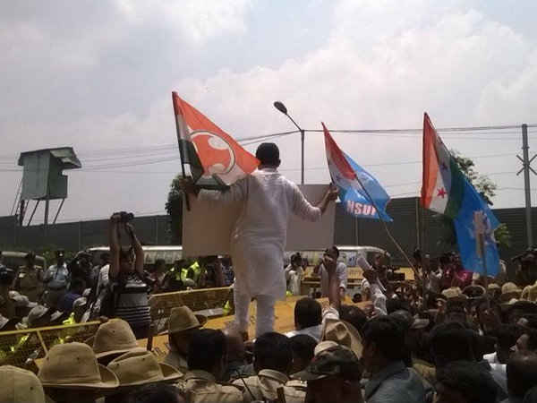 ಯುವ ಕಾಂಗ್ರೆಸ್ ರಾಜ್ಯಾಧ್ಯಕ್ಷ ರಿಜ್ವಾನ್ ಅರ್ಷದ್ ಮಾತನಾಡಿ