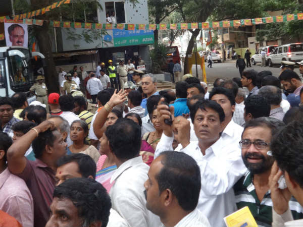 ಪೊಲೀಸರ ಬದಲಾದ ವರಸೆ