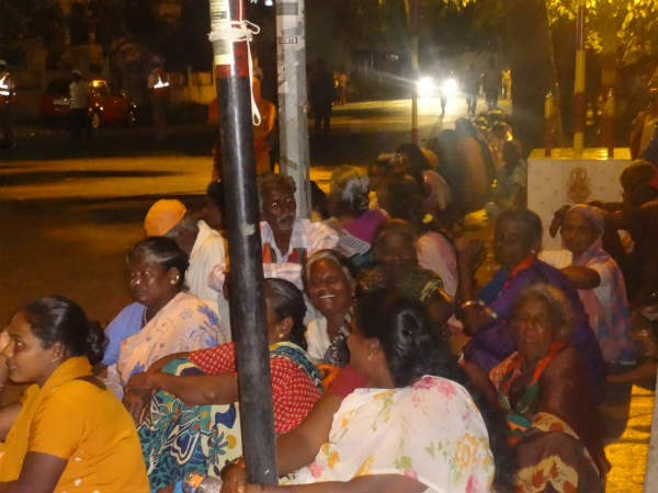 ಬಸ್ಸು ಇಲ್ಲಾ, ಕರ್ಕೊಂಡು ಬಂದೋರು ಇಲ್ಲಾ