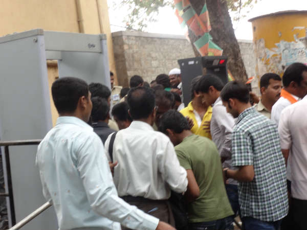 ಪಾರ್ಕಿಂಗ್ ನಲ್ಲಿ ಇಟ್ಟ ಗಾಡಿಯೂ ಹೊಯ್ತು!