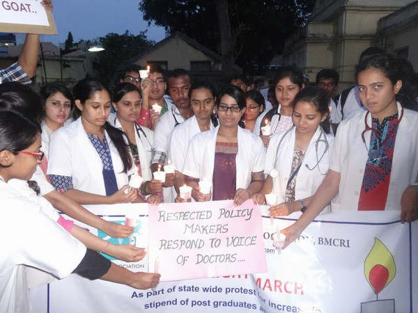 ಮೊಂಬತ್ತಿ ಪ್ರತಿಭಟನೆ