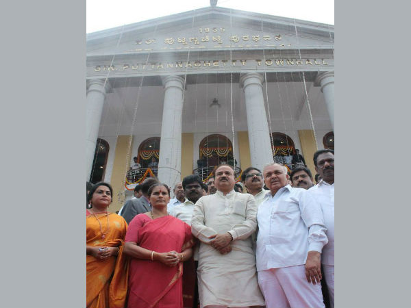 ಟೌನ್‌ಹಾಲ್‌ನಲ್ಲಿ ಪ್ಲಾಸ್ಟಿಕ್ ನಿಷೇಧ