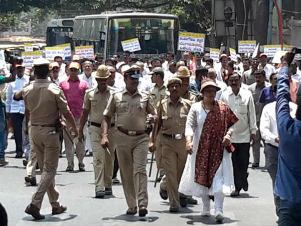 ಸಕಾಲದಲ್ಲಿ ಚುನಾವಣೆಯನ್ನು ನಡೆಸಿ