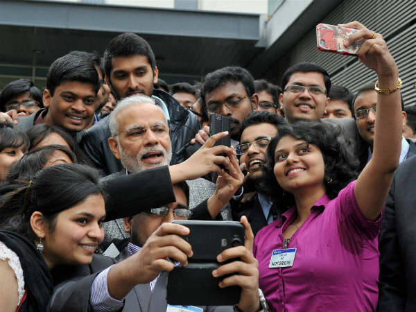 ಮೋದಿ ಜೊತೆ ಉದ್ಯೋಗಿಗಳ ಸೆಲ್ಫೀ