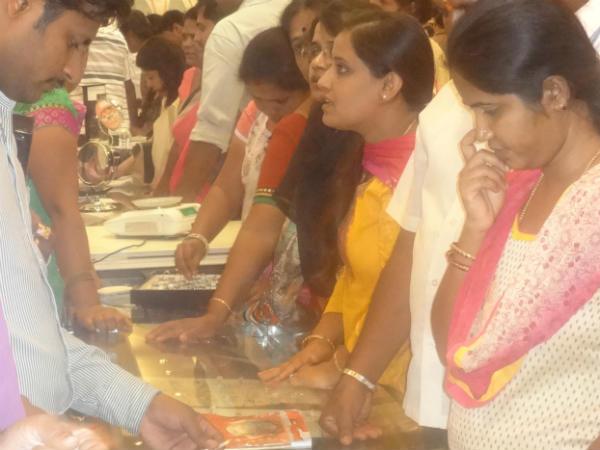 ಮಹಿಳೆಯರ ಶಾಪಿಂಗ್, ಗಂಡಂದಿರ ವಾಚಿಂಗ್