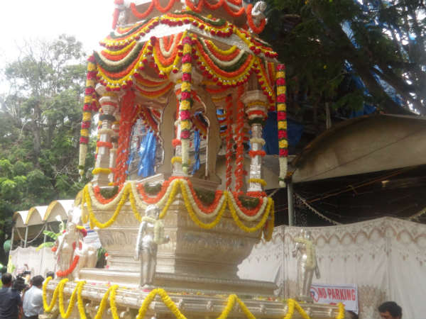 ಬೆಳ್ಳಿ ರಥ ಅರ್ಪಣೆ