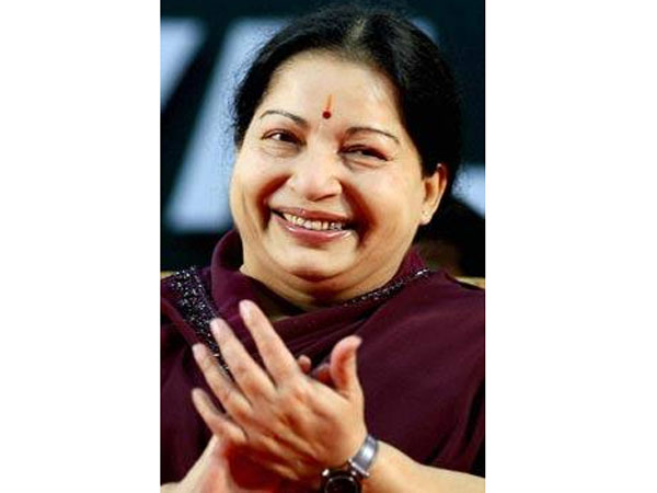 Jaya supporters in lawyers dress planning to enter court hall police sent them out Jaya supporters in lawyers dress planning to enter court hall police sent them out